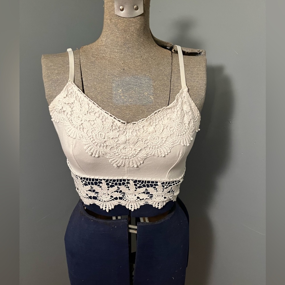 Women’s white Garage crochet crop top large